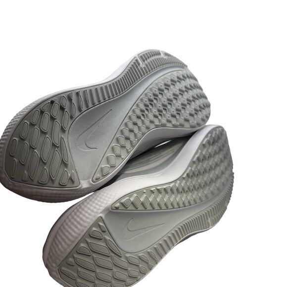 New in Box Nike Air Winflo 9 Womens size 11 - Picture 5 of 5